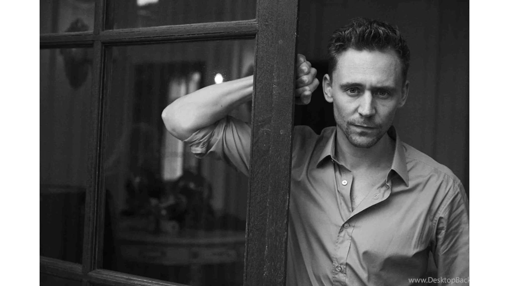 Black And White Tom Hiddleston 4K Wallpapers