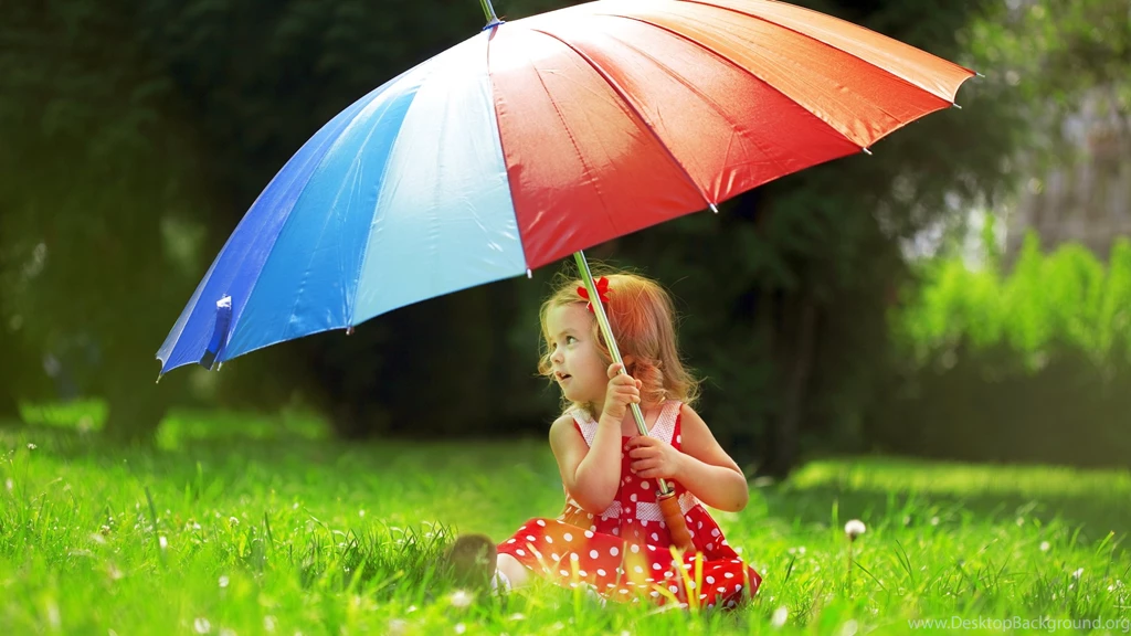 2560x1440 Child With Umbrella Wallpapers