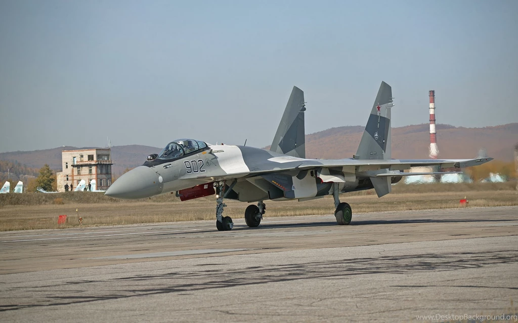 SU 35 Fighter On Track Wallpapers