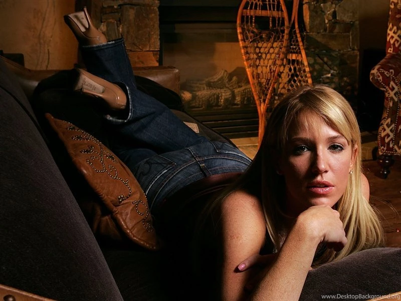 Poppy Montgomery 3