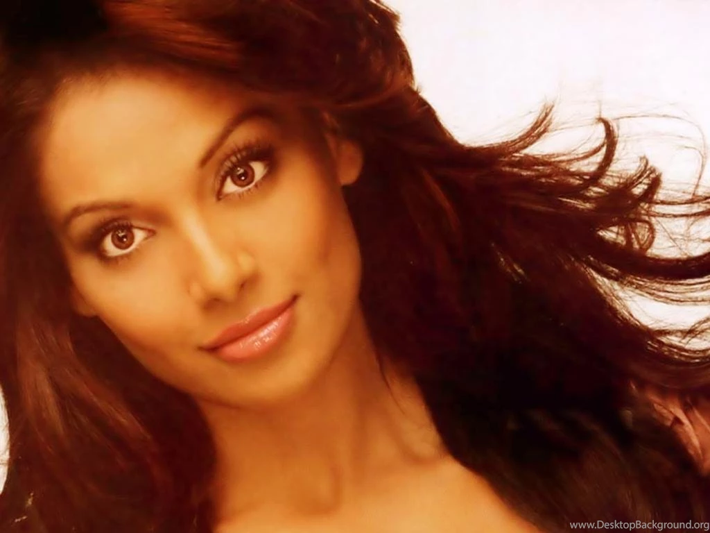 HOUSEFULL.IN   Bipasha Basu, Wallpaper, Free Wallpaper, Desktop ...