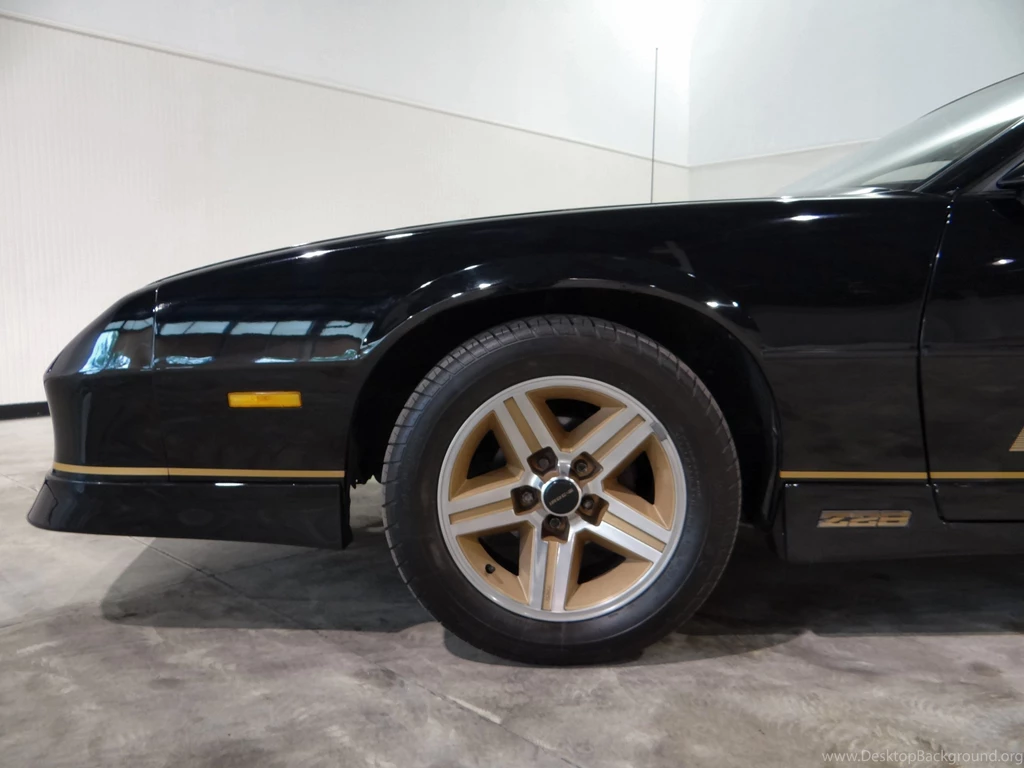 1986 Chevrolet Camaro IROC Z28 Muscle Wallpapers