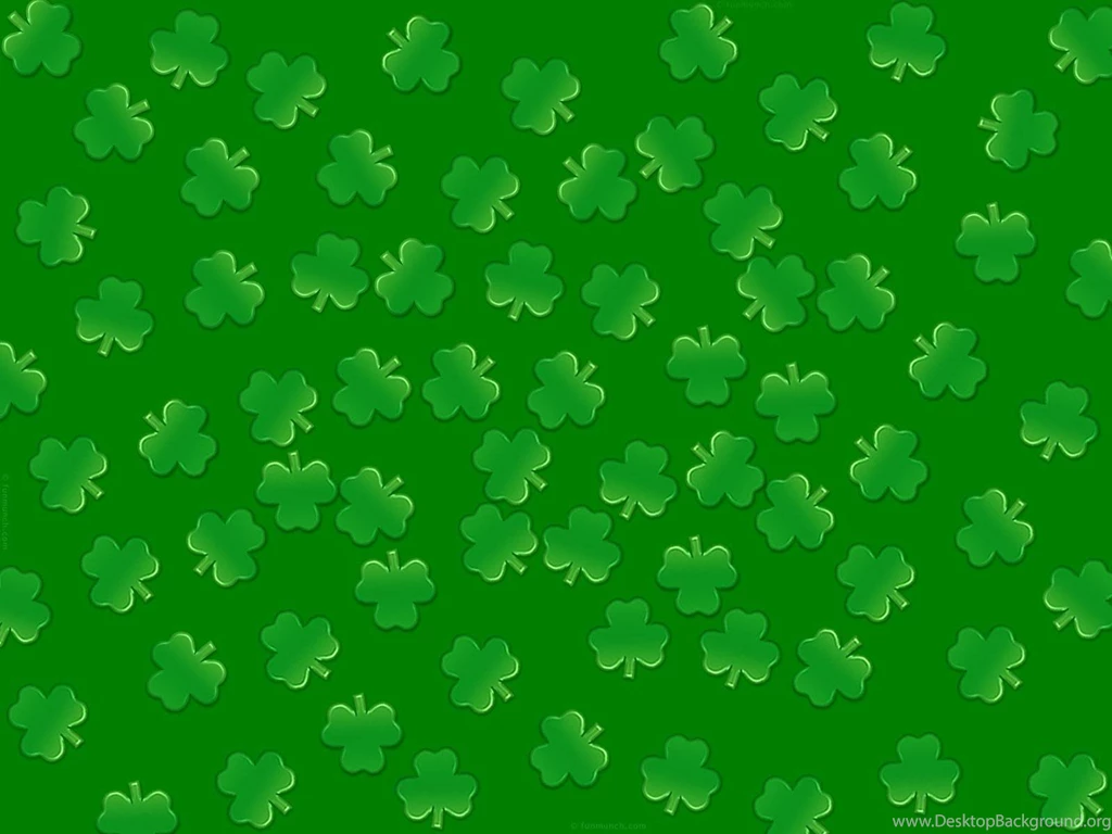 LARGE CLOVER BACKGROUND Photo By Kelreeree