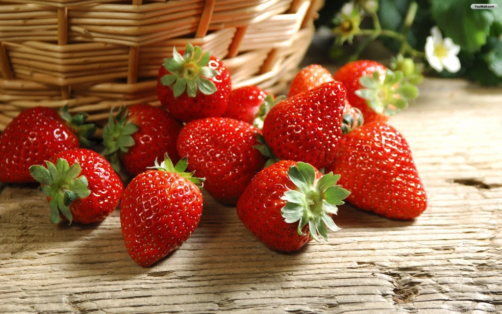 HD Cute Strawberries In The Basket Wallpapers For Desktop Full Size ...