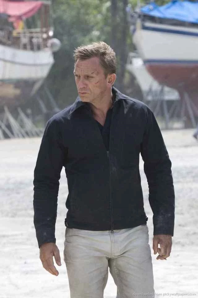 Download Daniel Craig Hardcore Wallpapers For iPhone 4