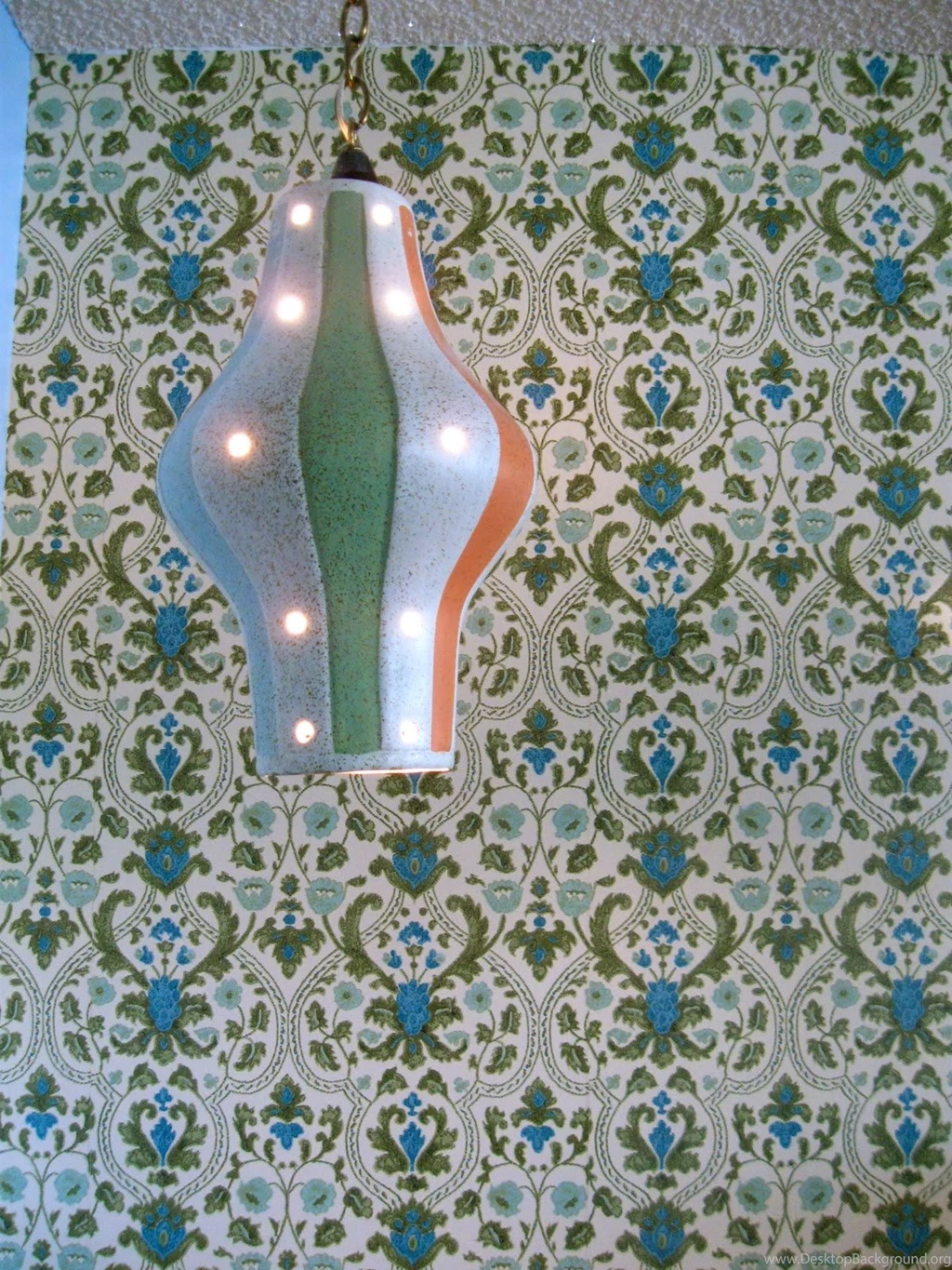 Brockway Betty: Vintage Wallpapers To Die For