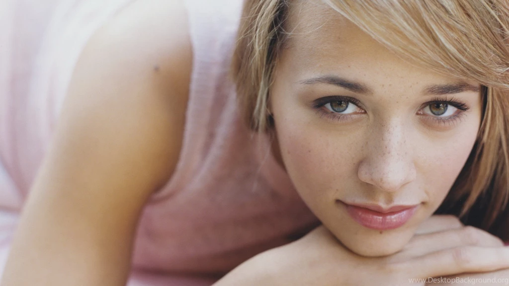 Rashida Jones HD Wallpapers Free Download