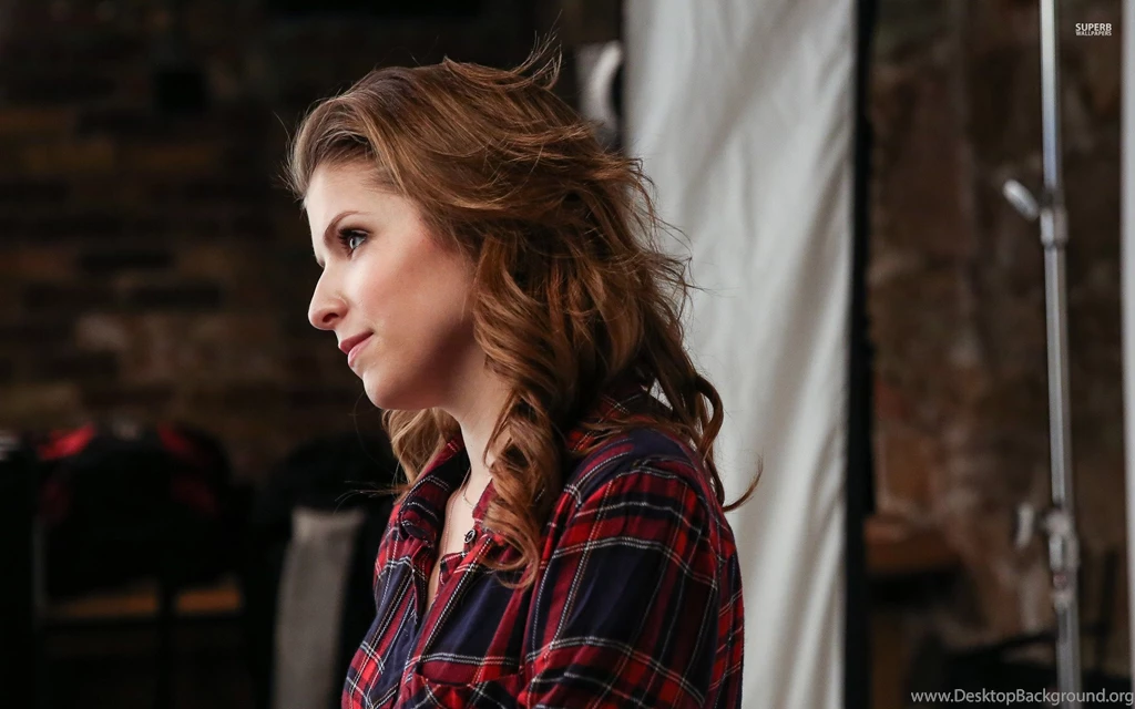 Anna Kendrick Windows 8.1/10 Theme And Wallpapers