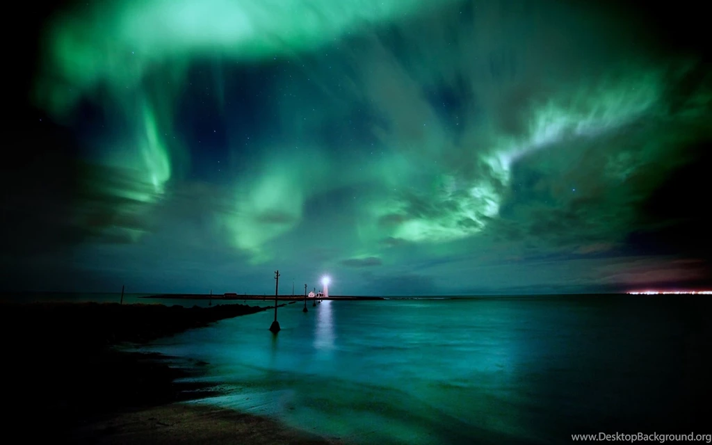 Blue Green Aurora Borealis Wallpaper.