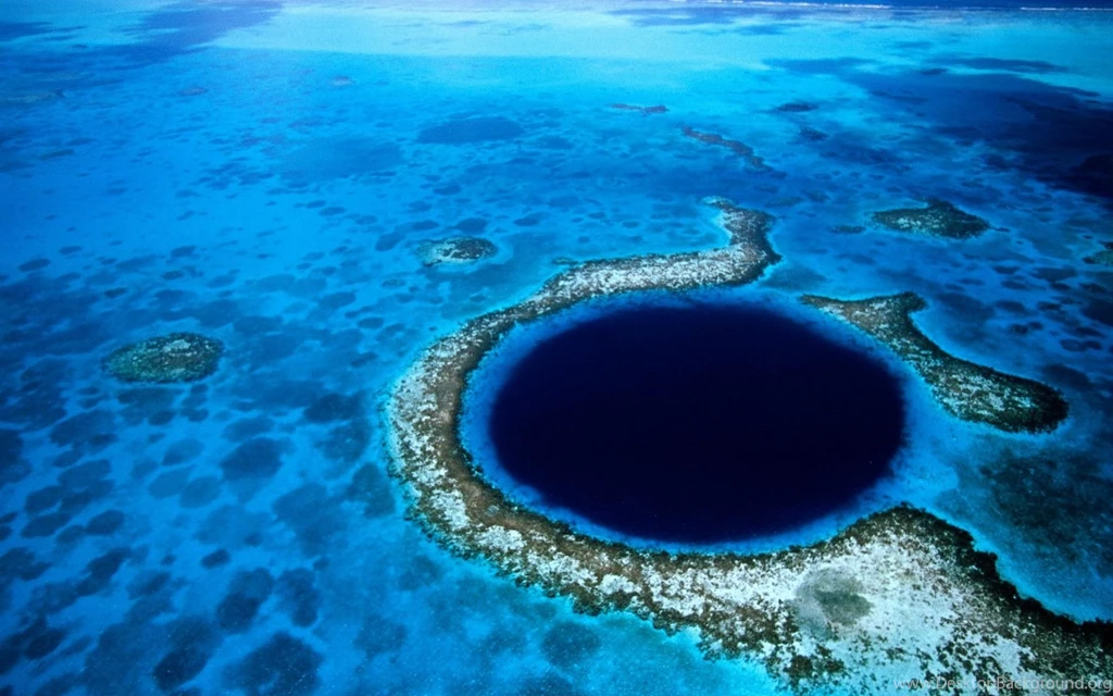 Blue Hole Belize Wallpaper.