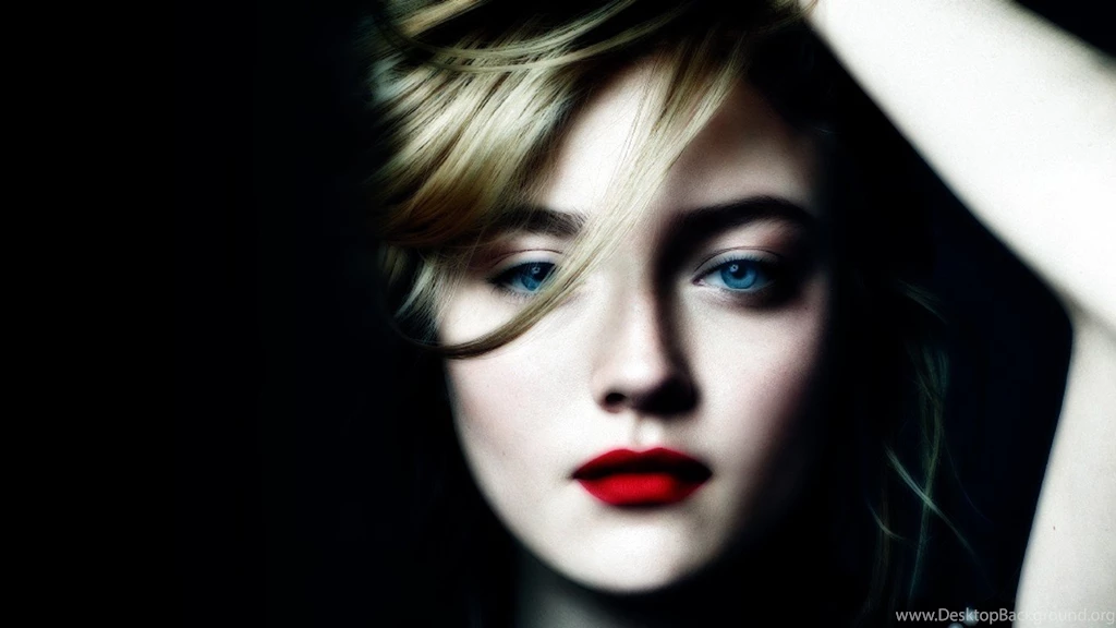 Glamorous Beauty Dakota Fanning HDwallpaper4U.com