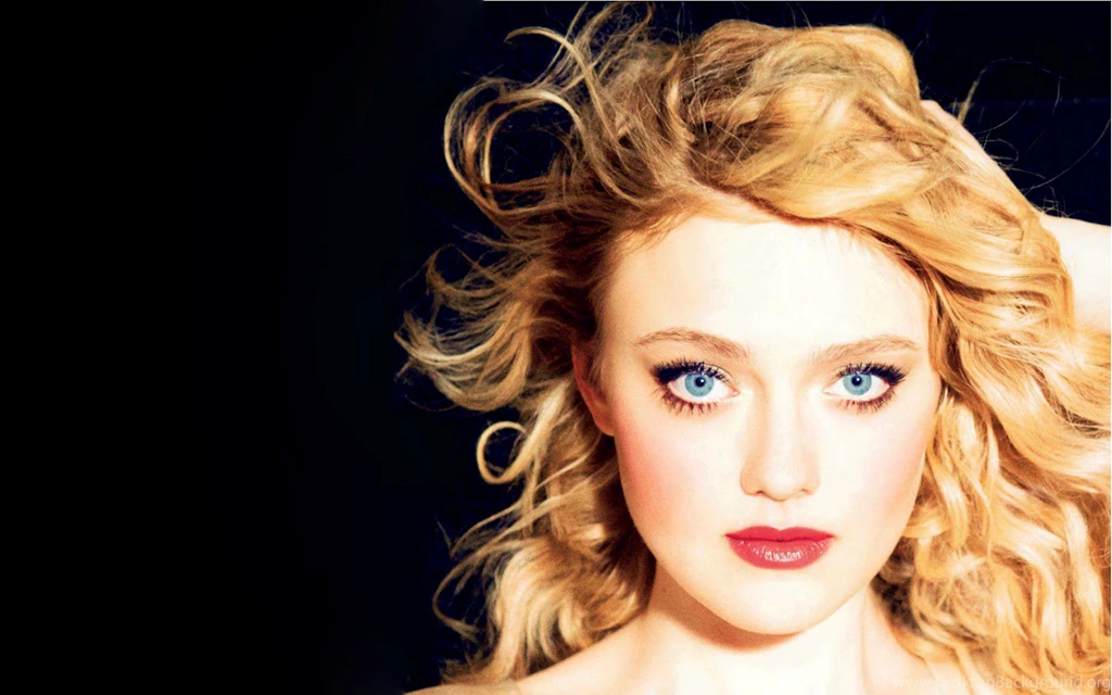 Dakota Fanning In Red Lips Wallpapers