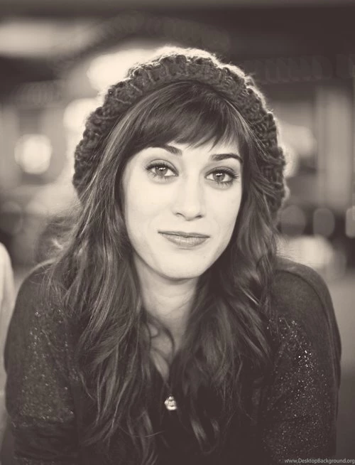 Lizzy Caplan