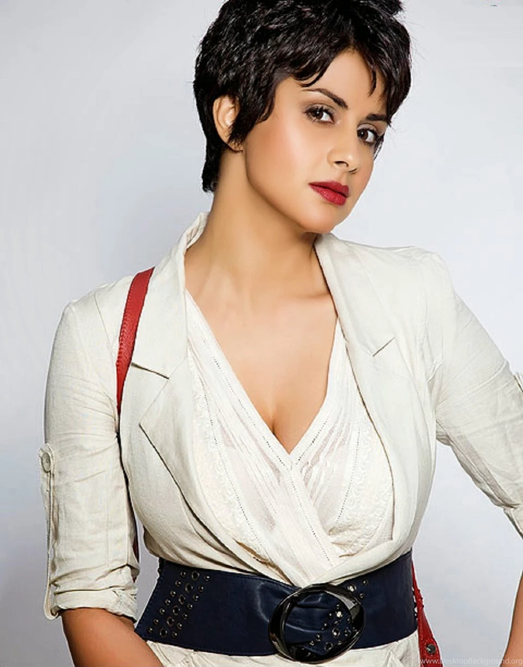 All 4u Stars Wallpaper: Beautiful Gul Panag HD Wallpapers