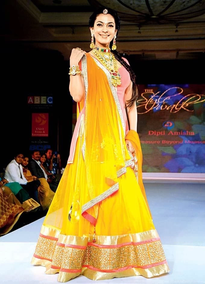 Download Juhi Chawla Wallpapers