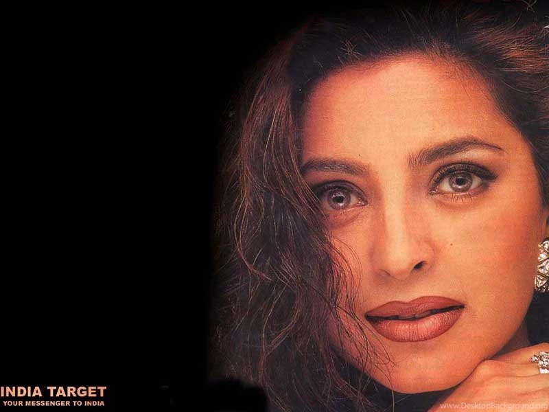 Wallpapers Juhi Chawla Swim Wear Zooming In With Omar Shahrukh ...
