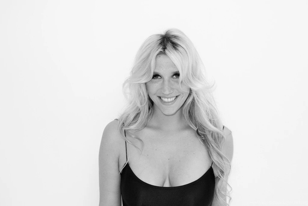 Download Kesha Wallpapers 240x320