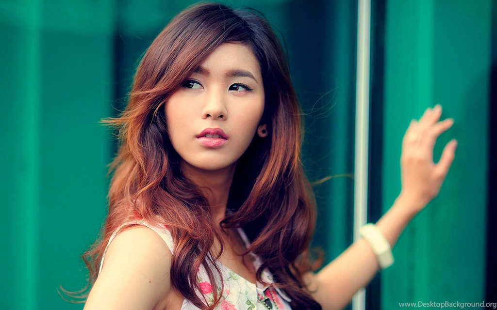 Beautiful Girl Gorgeous Wallpapers Charming Picture / Wallpapers ...