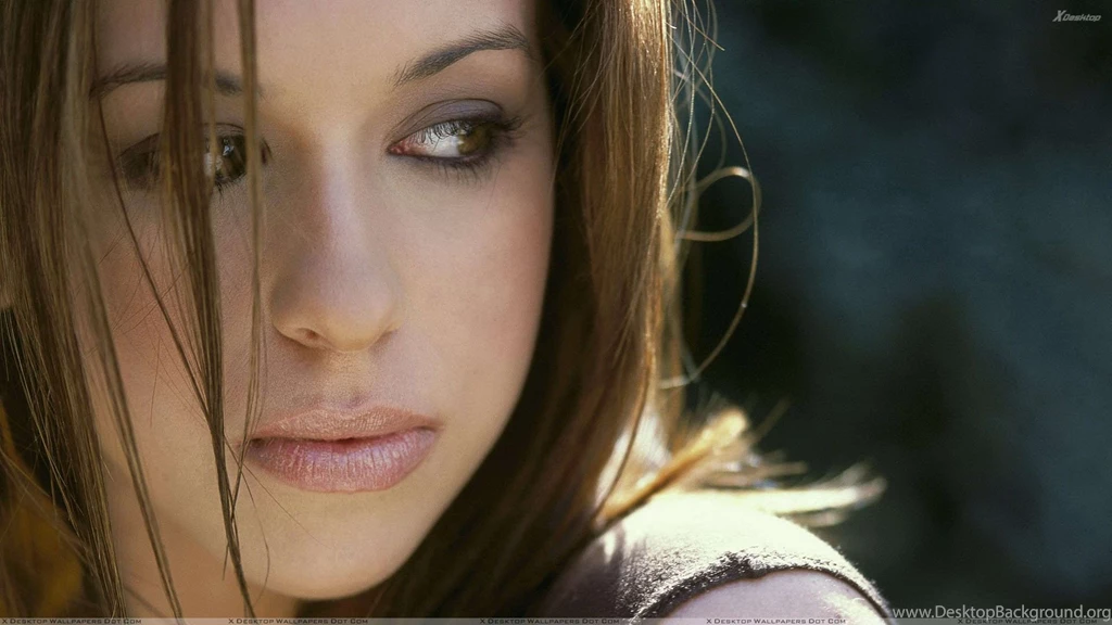 Lacey Chabert Wallpapers, Photos & Images In HD