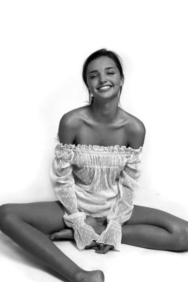 Model Miranda Kerr iPhone Wallpaper. 640x960