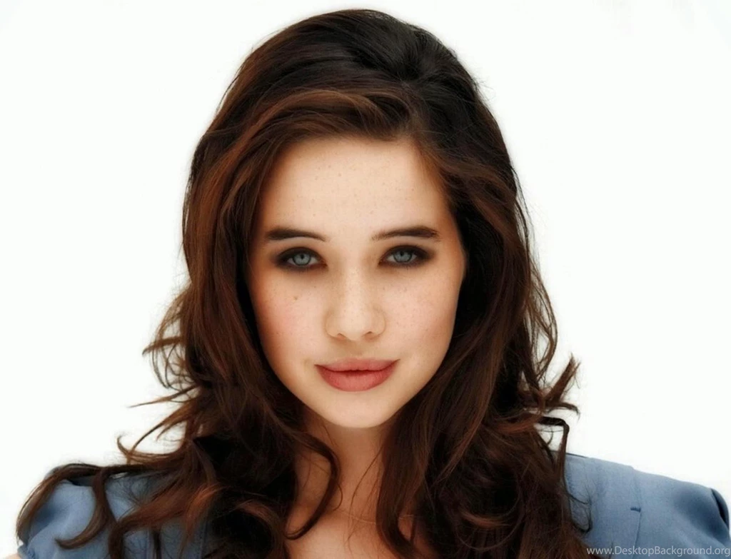 Hollywood Actress Wallpaper: Anna Popplewell Wallpapers