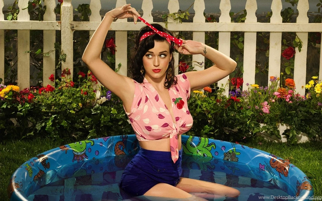Download 1680x1050 Katy Perry In A Pool As 1950s Woman Wallpapers
