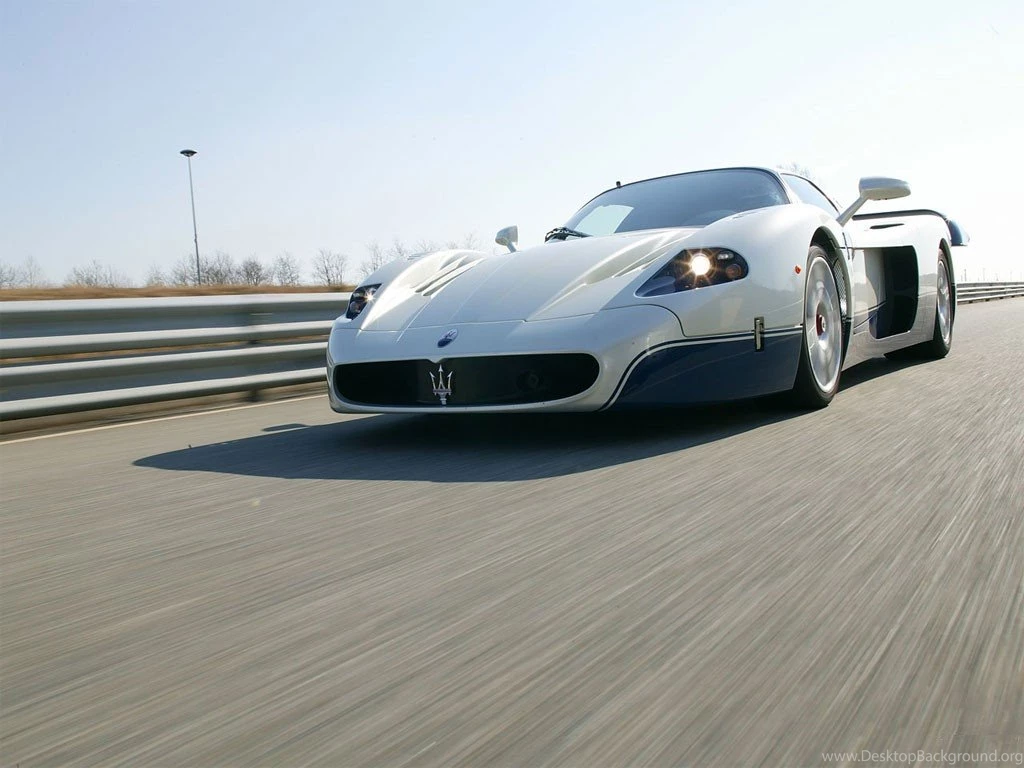 Суперкар Мазерати MC 12