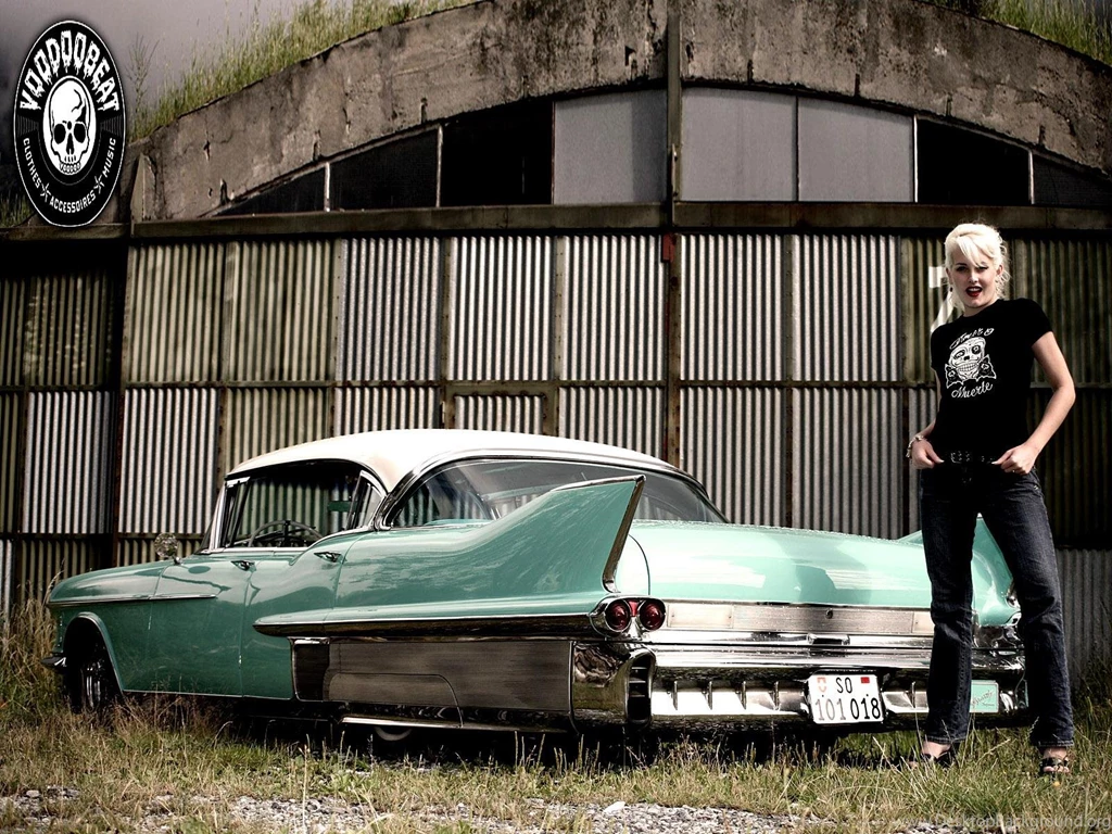 CLASSIC CAR AND GIRL WALLPAPER (