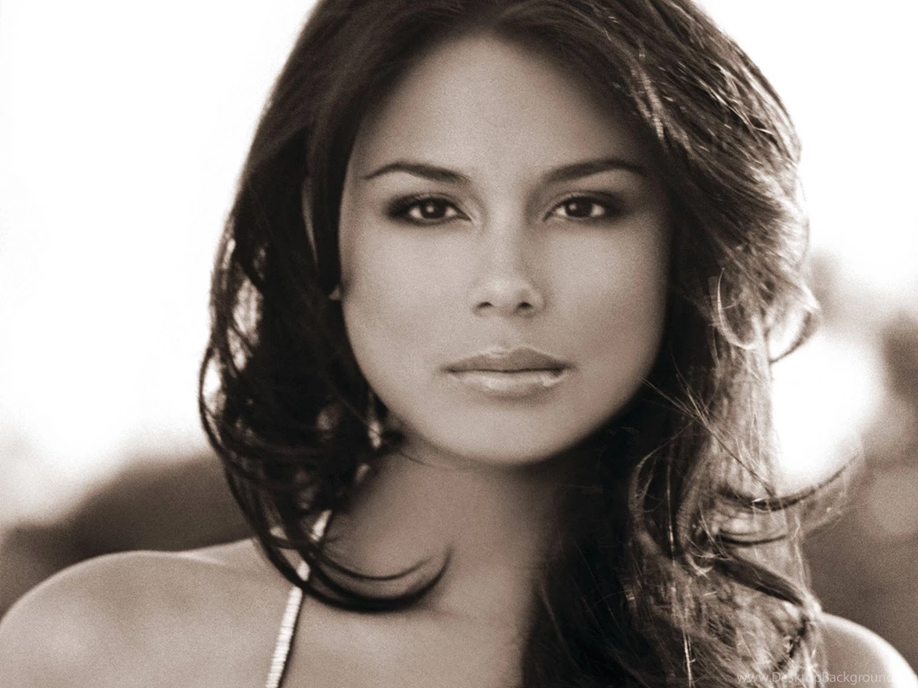 Nathalie Kelley Black And White Wallpapers HDwallpaper4U.com
