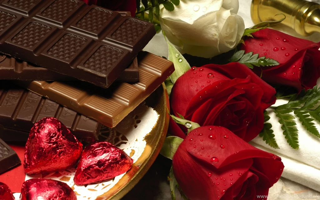 Roses_and_Chocolates_Wallpaper.jpg?m=1399676400