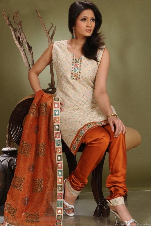 Good Looking Pakistani Girls Fashion Wallpapers