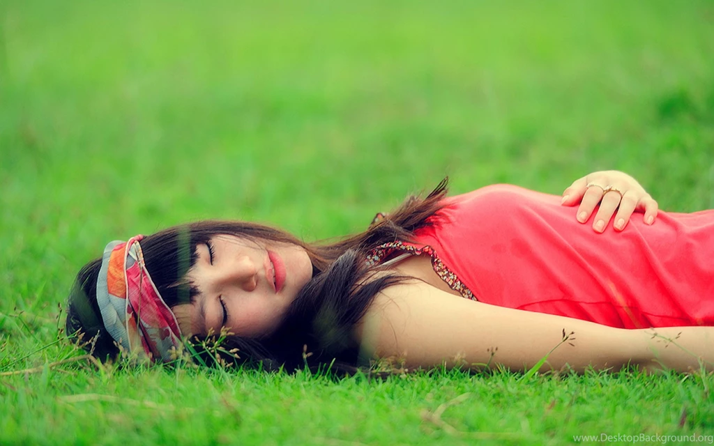 Download Wallpapers 3840x2400 Brunette, Grass, Emotions, Relaxation ...