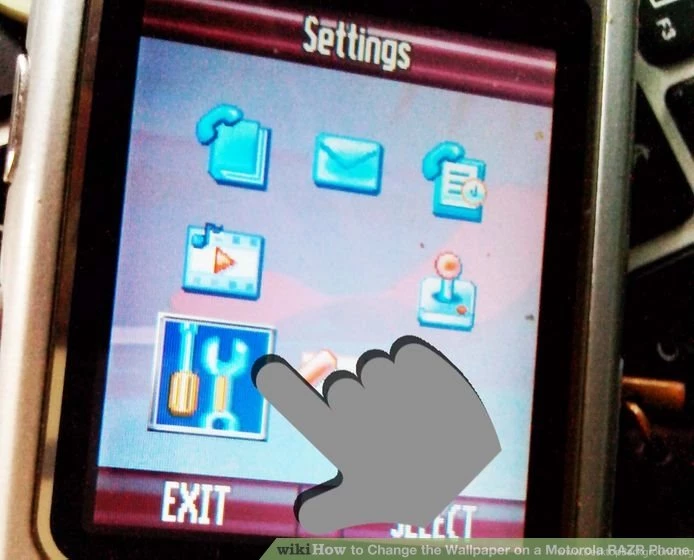How To Change The Wallpapers On A Motorola RAZR Phone