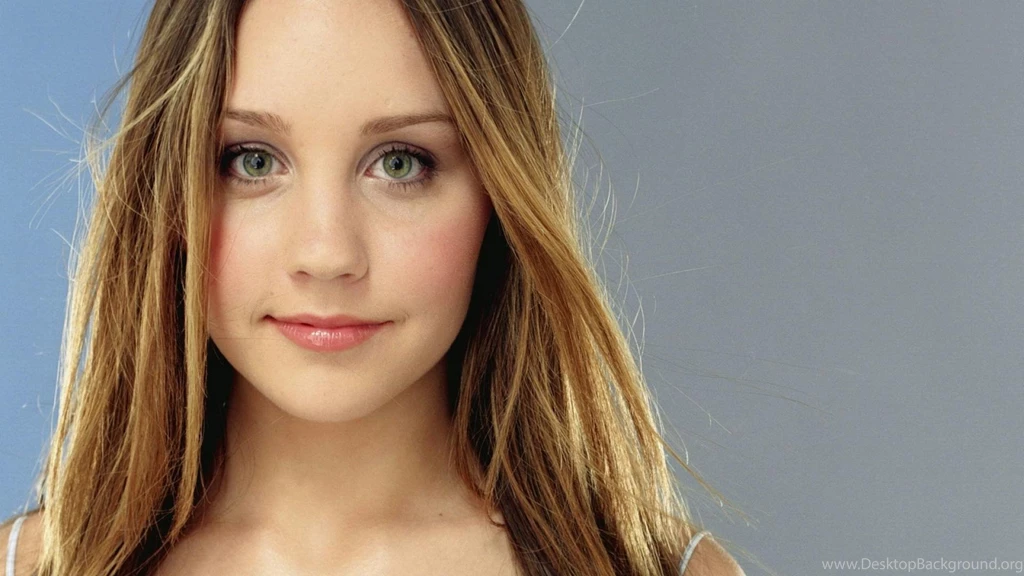 AMANDA BYNES PHOTOS WALLPAPER (