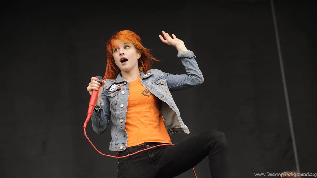 Download 1366x768 Hayley Williams Hey Wallpapers