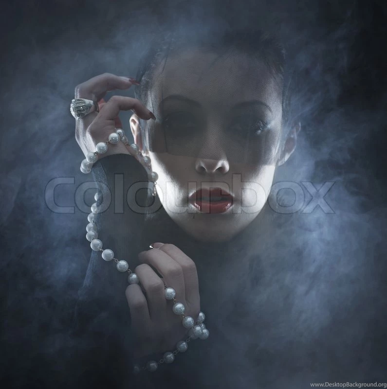 Portrait Of The Beautiful And Angry Vampire Girl Over Smoky ...
