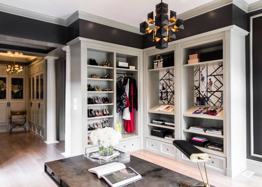 CLOSET ENVY