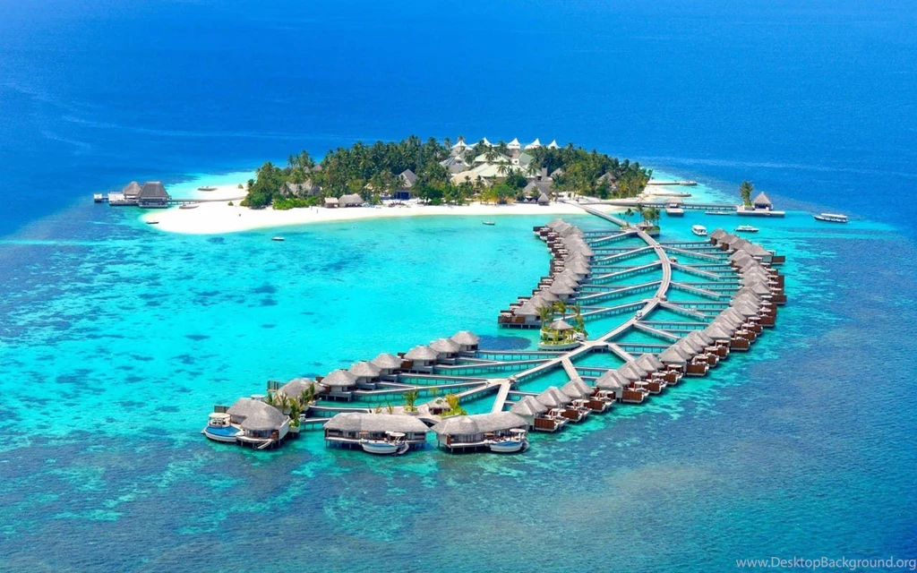 Free Beach Wallpapers   Island Resort In Maldives   Wallpapers