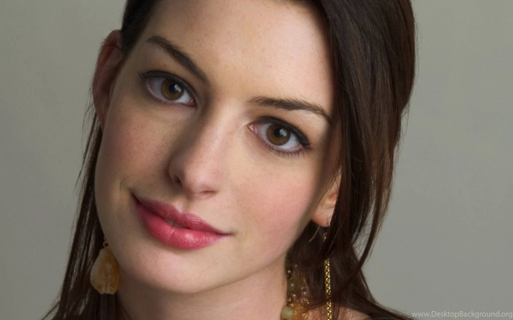 Face Closeup Of Anne Hathaway Wallpapers