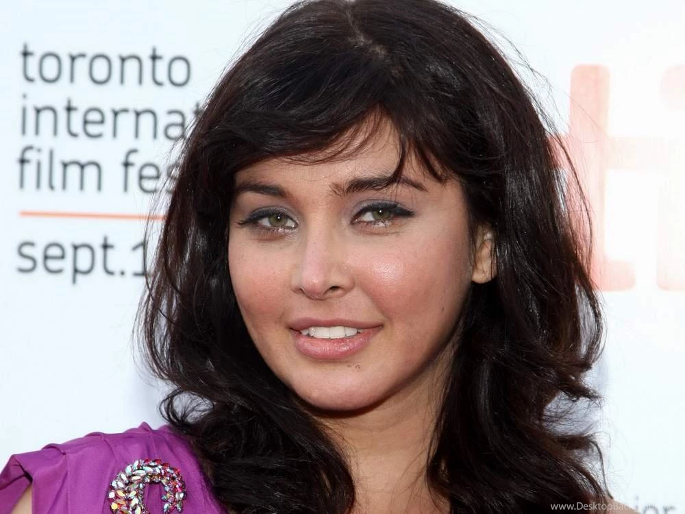 Jim Jones Buzz: Cute Girls Wallpapers Hd