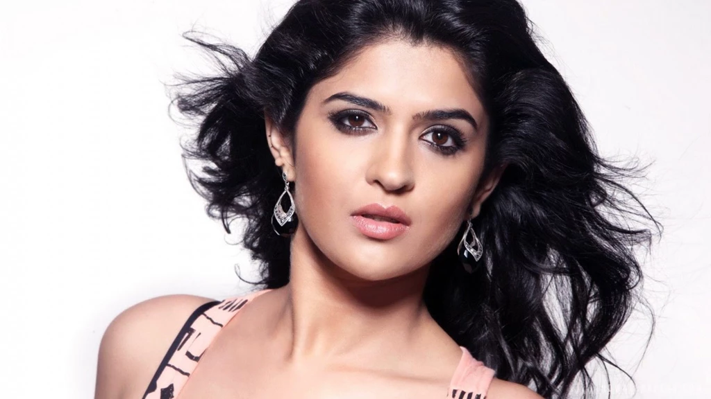 South Heroine Deeksha Seth HD Wallpapers IHD Wallpapers