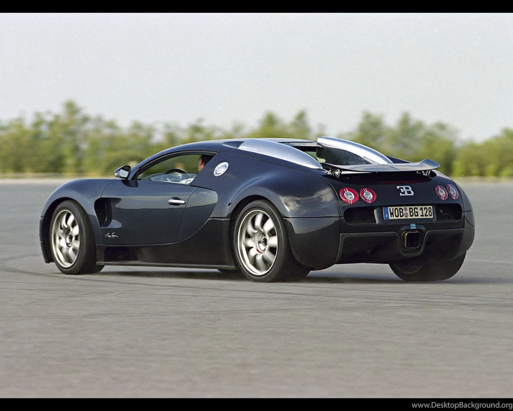 Bugatti Veyron Rear View.jpg