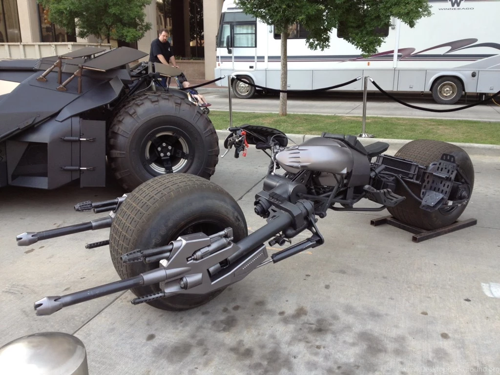 THE DARK KNIGHT RISES Tumbler And Bat Pod Images