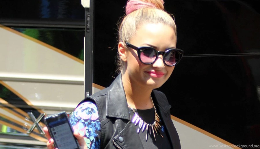 Demi Lovato Desktop Backgrounds