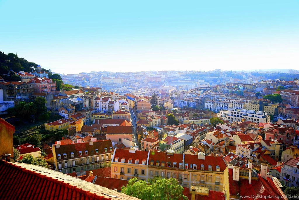 BEAUTIFULLY COLORED OLD LISBON PORTUGAL WALLPAPER (