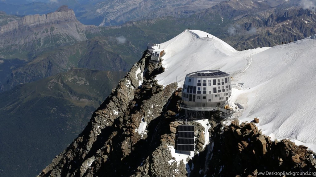 Refuge Du Gouter, Cottage On Mountain Top