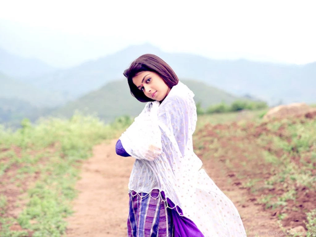 Genelia D Souza Wallpapers   (1024x768) : Indya101.com