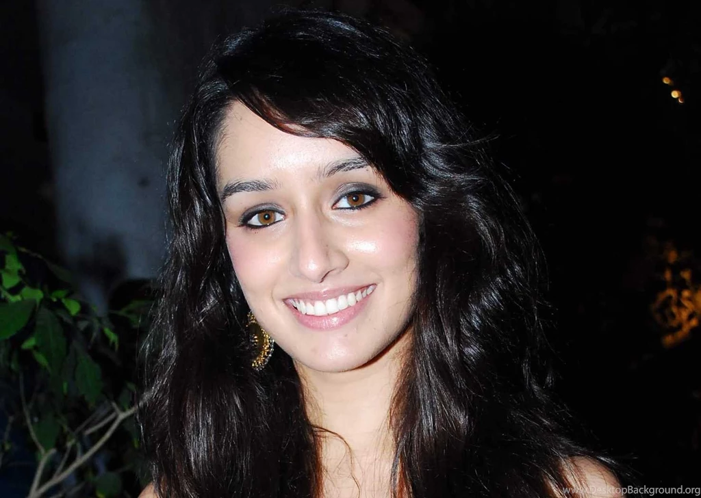 Shraddha Kapoor Hd Smile Dp Wallpapers