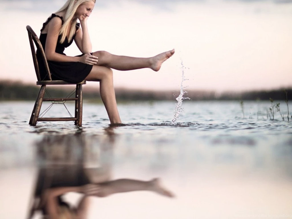 Girl Feet Splash Water Hd Wallpapers HDWallpapersin.com