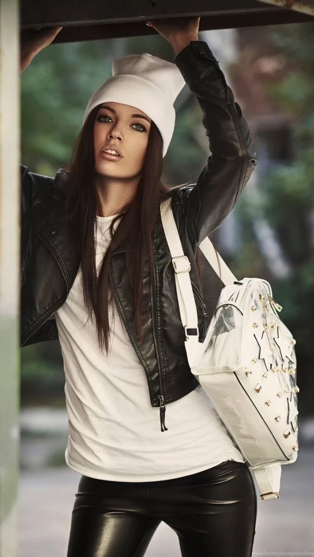 Girls Wallpapers For iPhone 5